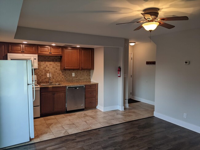 Building Photo - 3569 Kenbrooke Ct