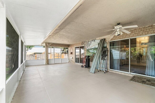 Building Photo - 7600 Cocoanut Dr