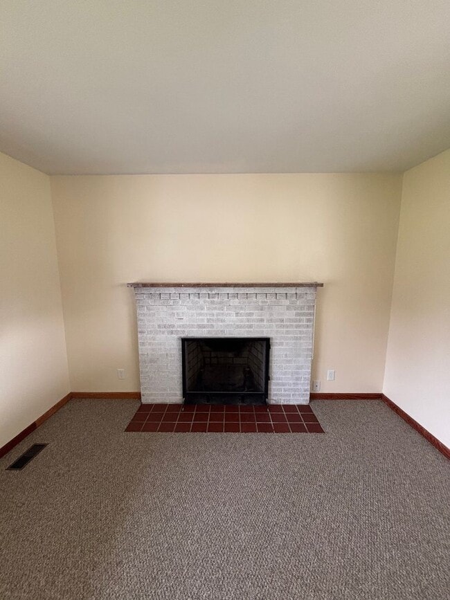 Building Photo - 6617 Brackett Rd
