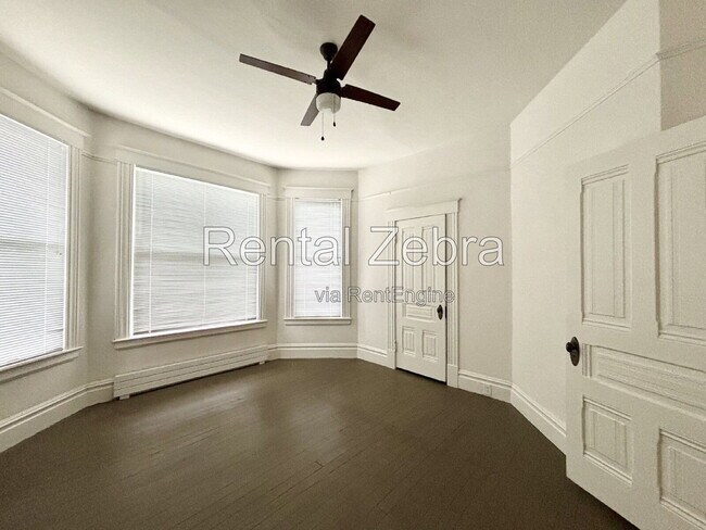 Building Photo - 362 W 22nd St