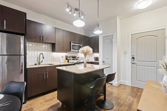 Building Photo - 5250 Town and Country Blvd