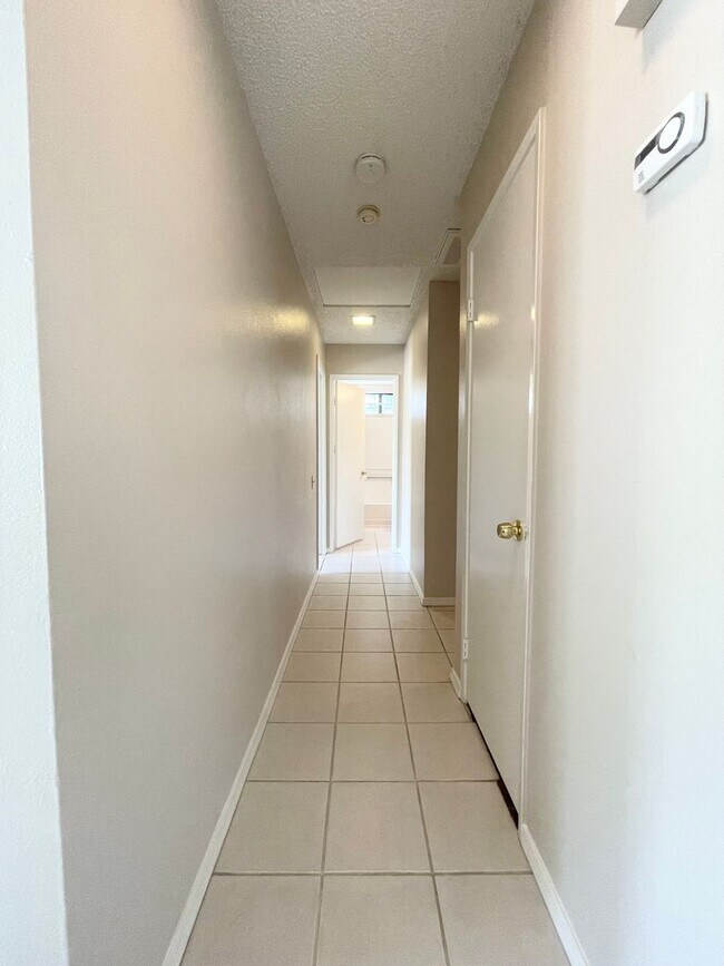 Building Photo - 1008 Bridle Path Way