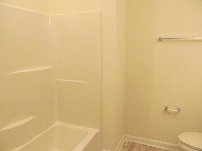 Building Photo - Spacious Condo!