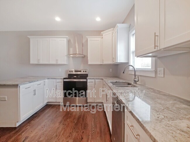 Building Photo - 8 Chaney St