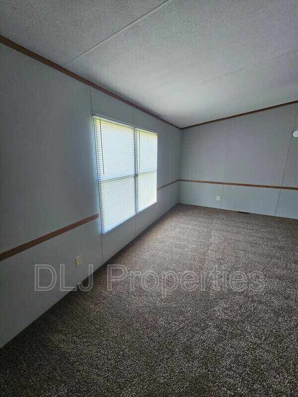 Building Photo - 1376 Providence Rd