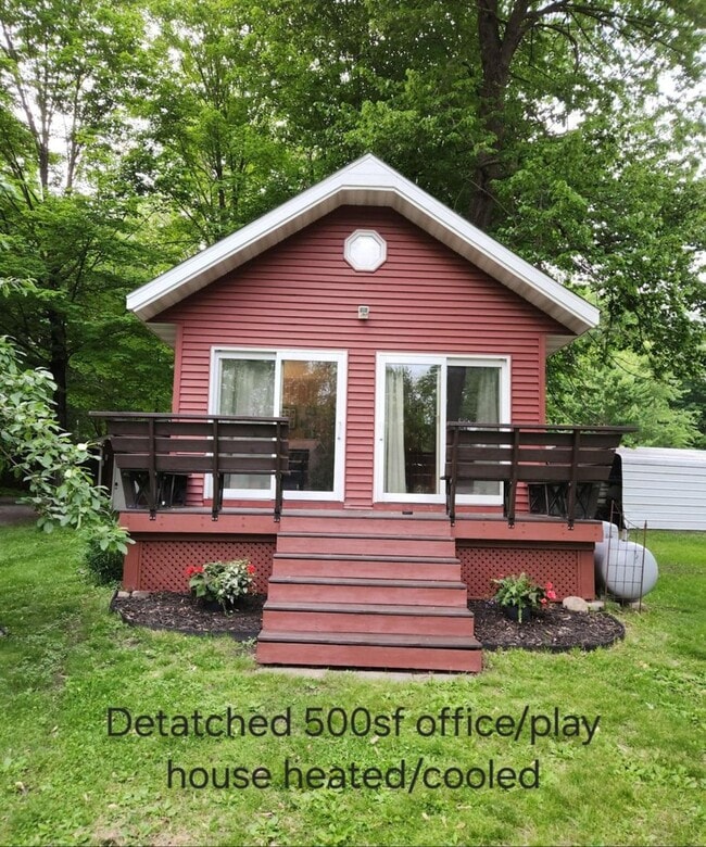 Building Photo - Rare green lake lake home for long term re...