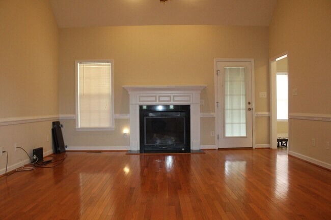 Building Photo - 205 Stillwater Creek Dr