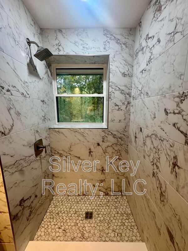 Building Photo - 2113 W Madison Ave