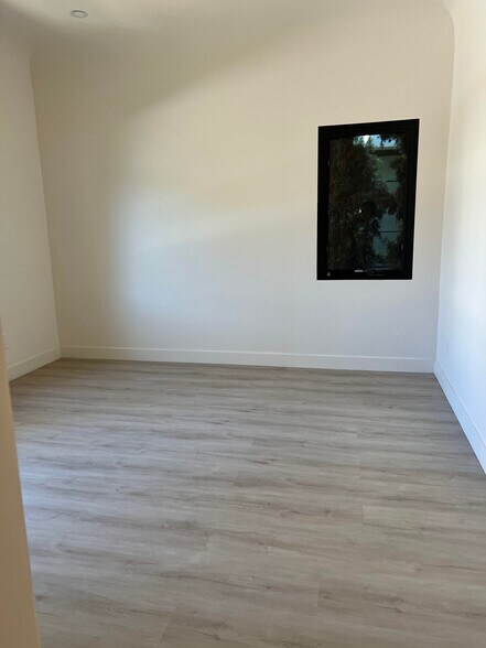 Building Photo - 163 N Arnaz Dr