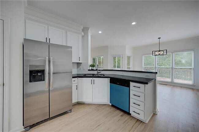 Building Photo - 5795 Dovnick Dr SW