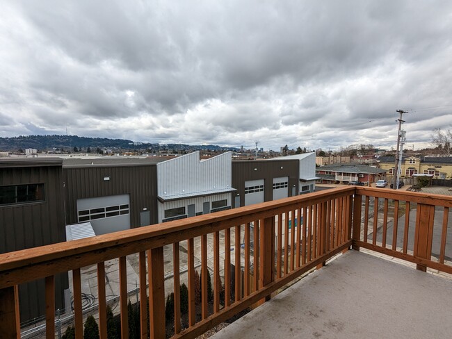 Building Photo - 4725 SE 28th Ave