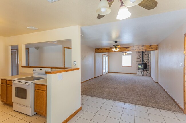 Building Photo - Beautiful 3 bedroom 1 bathroom home