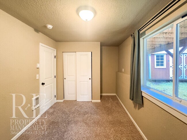 Building Photo - Bright & Spacious Split-Level Home with Gourmet Kitchen, Skylight & Expansive Yard