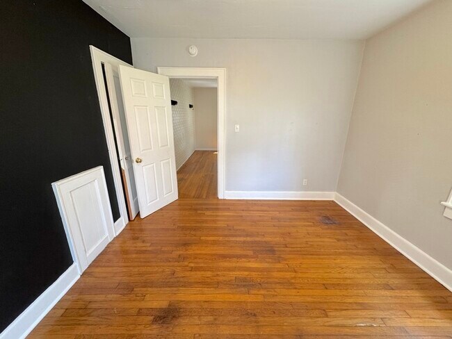 Building Photo - Charming Two-Bedroom Single Family Home with Detached Garage