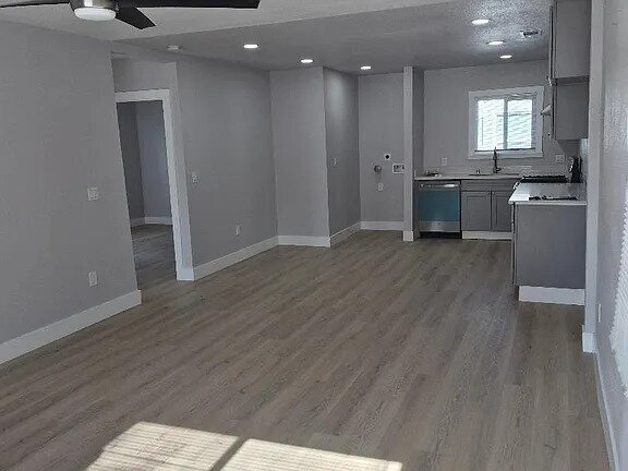 Building Photo - Fully Renovated Duplex in Tahoe Park