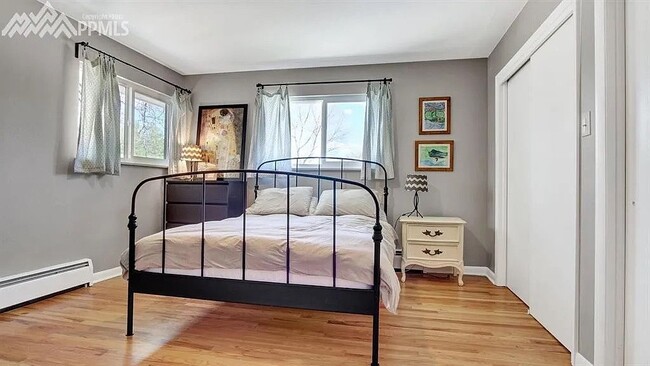 Building Photo - 719 E Madison St