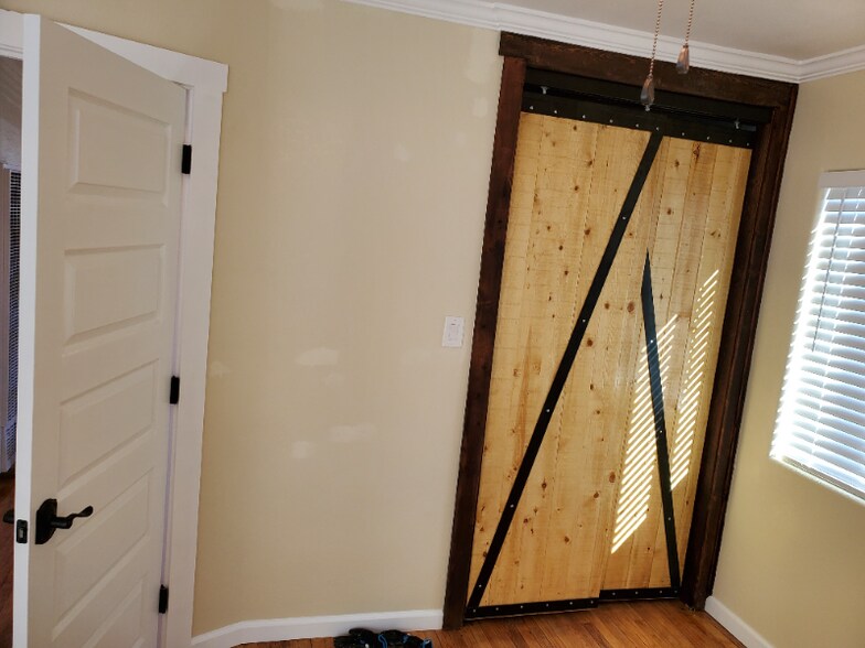 Building Photo - 3549 Highland Ave