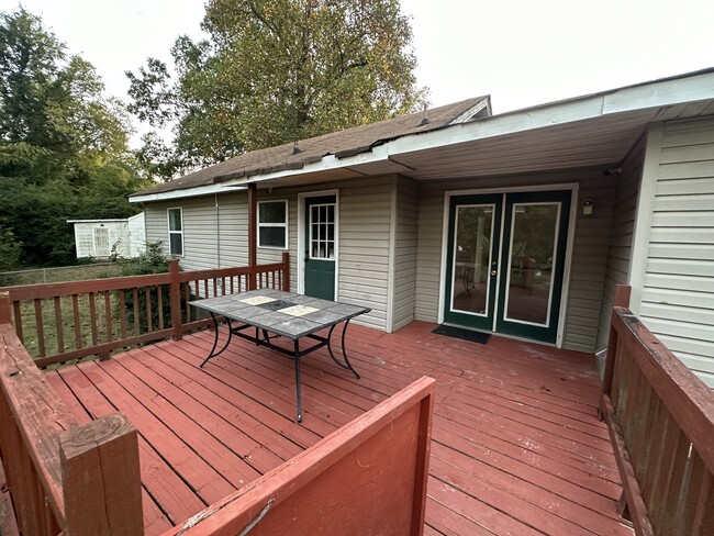 Building Photo - 735 E Henderson Dr