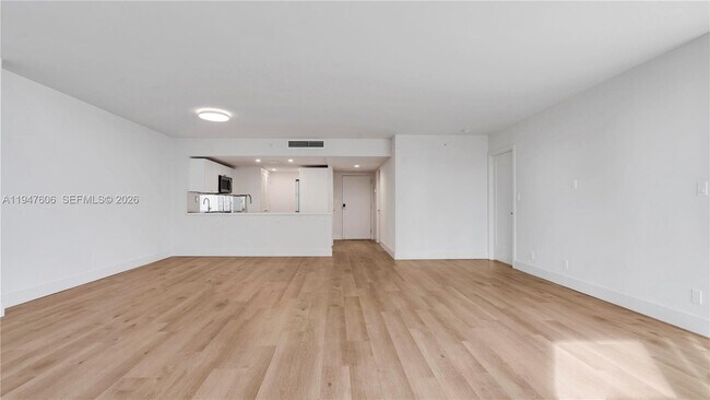 Building Photo - 555 NE 34th St