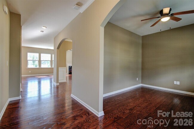 Building Photo - 16125 Hammersmith Farm Dr