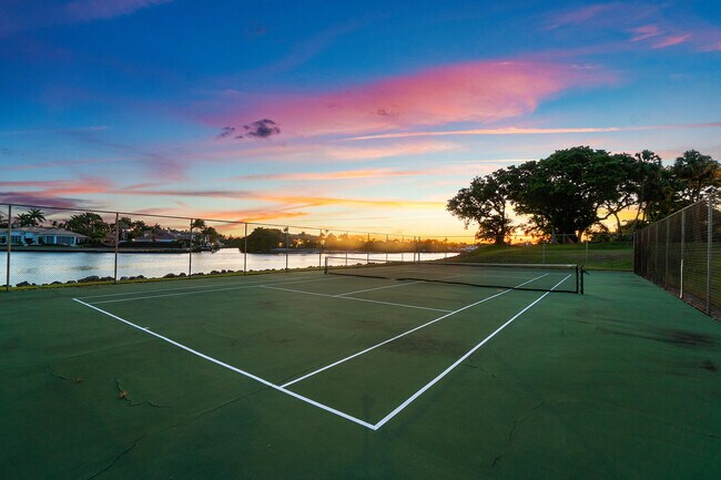 Building Photo - 374 Golfview Rd