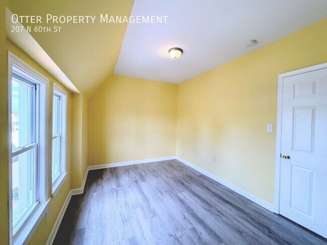 Building Photo - 207 N 60th St