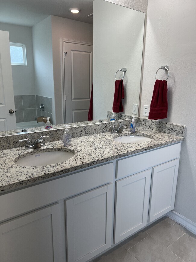 Building Photo - 317 Denison Dm