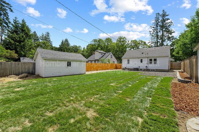 Building Photo - 807 E 40th Ave