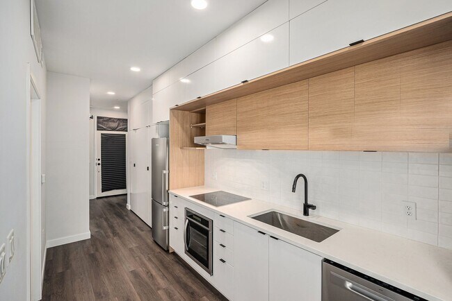 Building Photo - Centrally located 1 bedroom in the heart o...