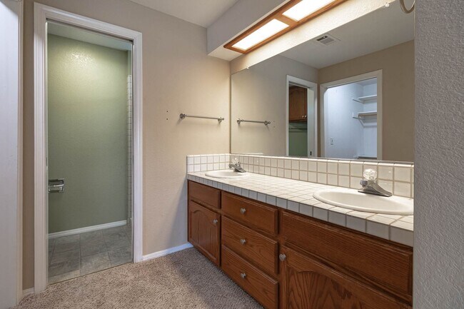 Building Photo - Two story home located near major shopping and restaurants!