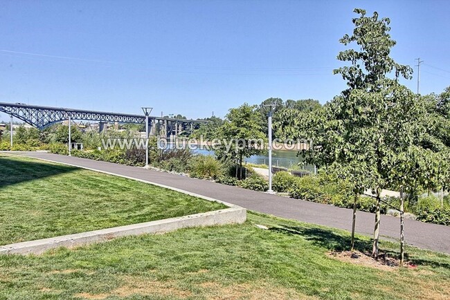 Building Photo - 2 Bed, 2 Bath Condo with 24 HR Concierge a...