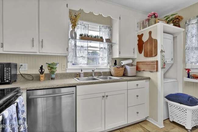 Building Photo - 236 Spruce Dr