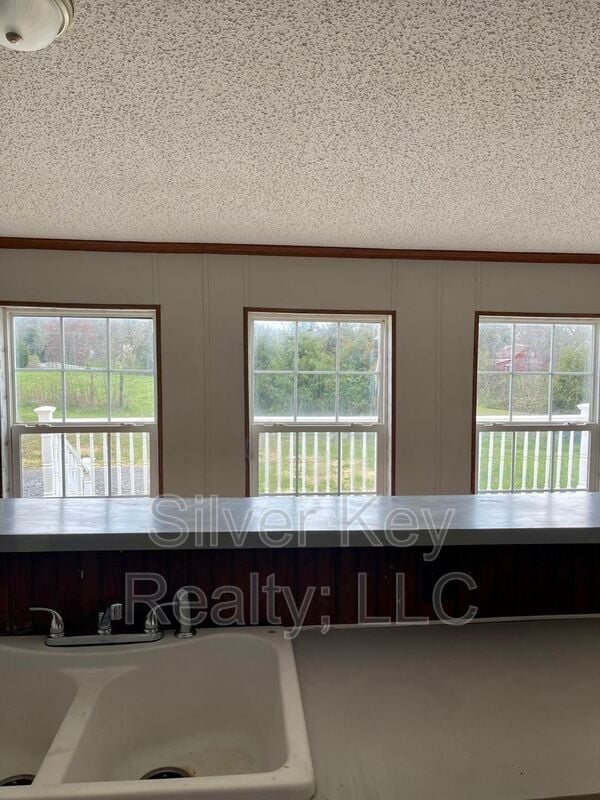 Building Photo - 137 H St