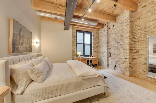 Building Photo - 154 W Hubbard St
