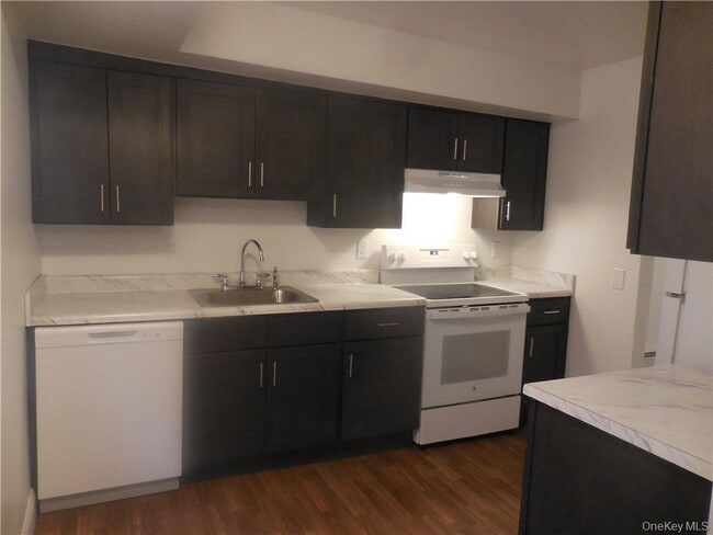 Building Photo - 16 Patton Dr