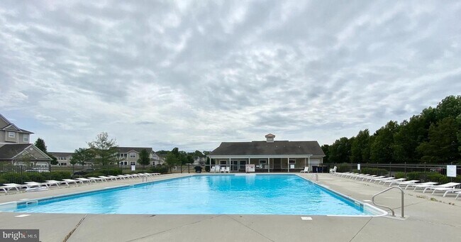 Building Photo - 3902 Fullerton Ct