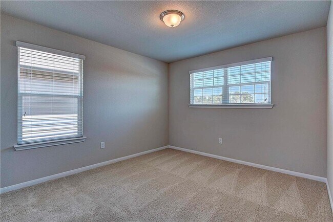 Building Photo - 2212 Bettylou Ln