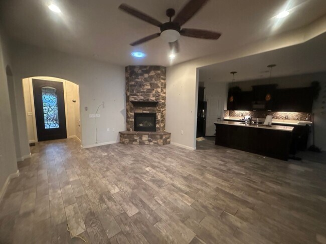 Building Photo - Stunning Sun River, Single-Level Home with...