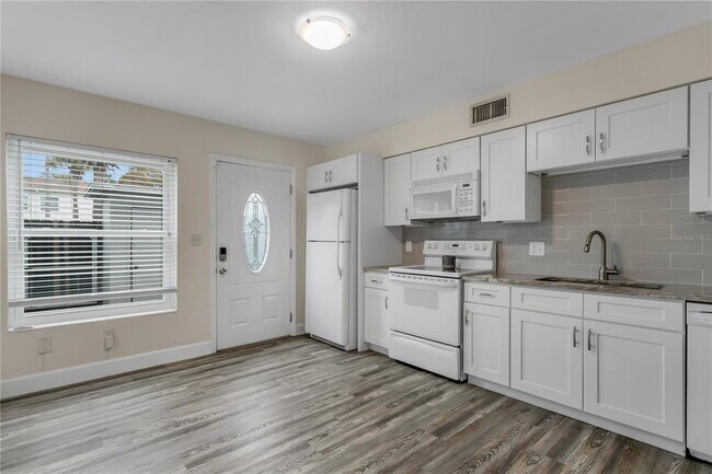 Building Photo - 4510 La Capri Ct