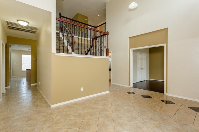 Building Photo - 5906 Saber River