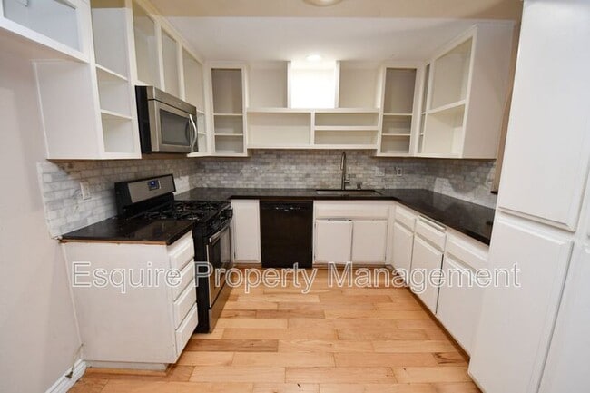 Building Photo - 580 Rosewood Ave