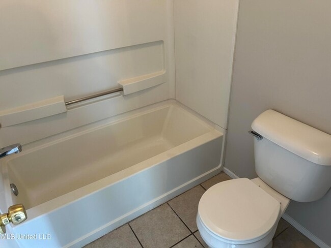 Building Photo - 3434 Laurelwood Dr