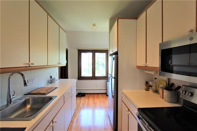 Building Photo - 61 Ledge Rd