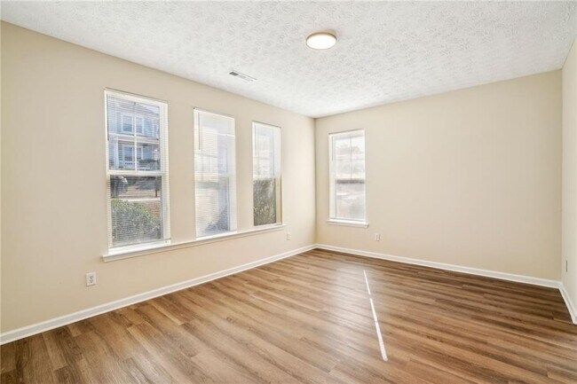 Building Photo - 4593 Parkway Cir