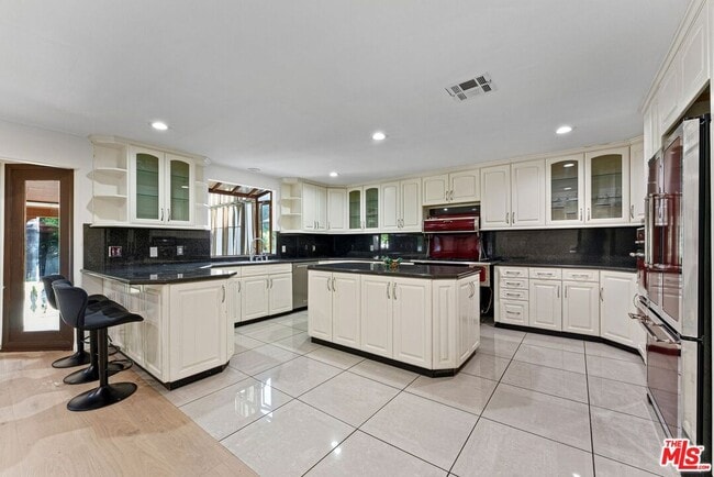 Building Photo - 15123 Greenleaf St