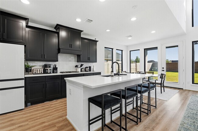 Building Photo - 2427 Mount Healy Ct