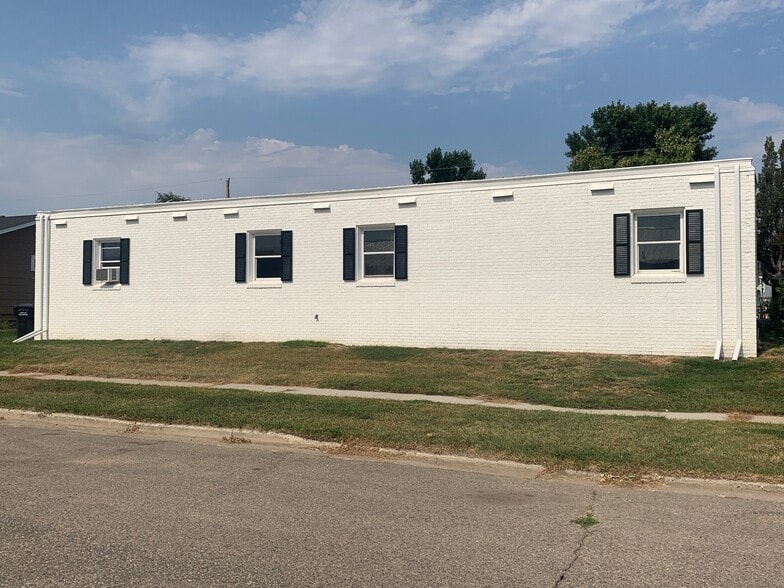 Building Photo - 305 11th Ave W