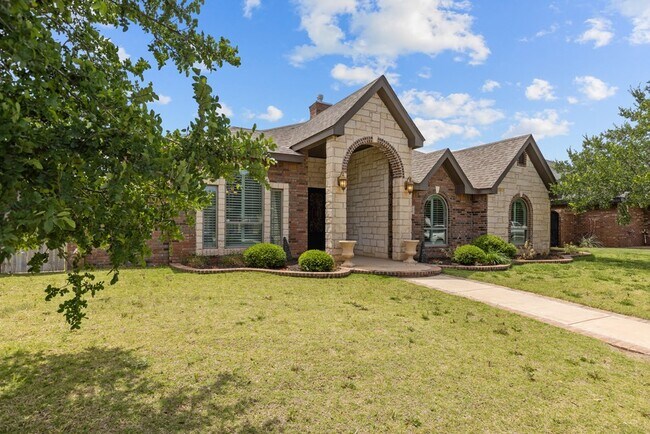 Building Photo - 2801 Savoy Pl