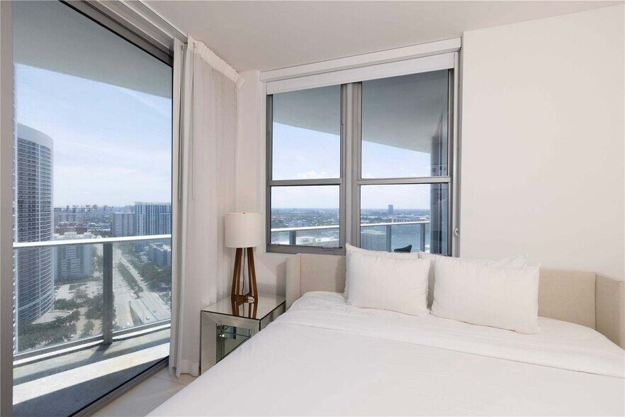 Building Photo - 4111 S Ocean Dr