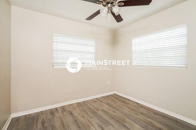 Building Photo - 4 Bedroom Pet-Friendly Home in ORLANDO, FL with Main Street Renewal